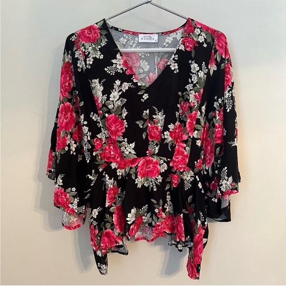 Emily Wonder Women's Black Floral Top size small - Picture 2 of 8